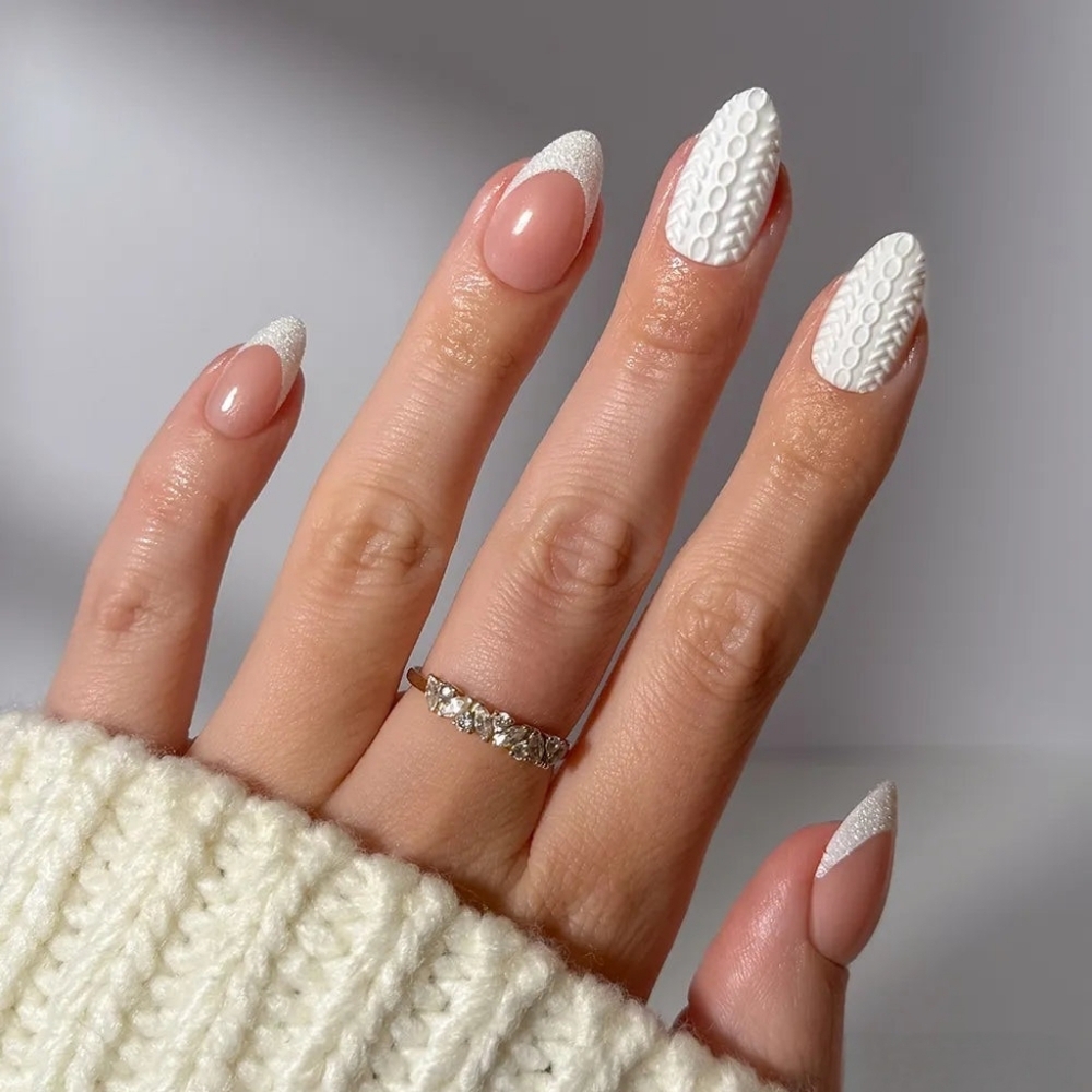 🔴 Glamnetic Sweater Weather Short Almond Press-On Nails